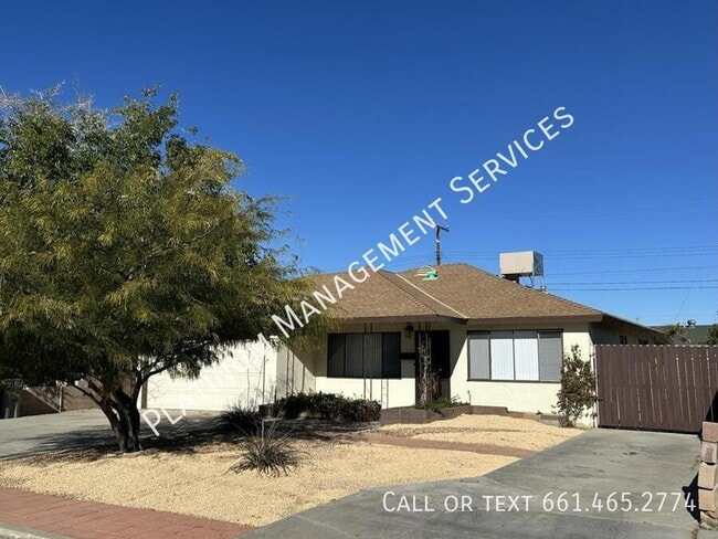 1839 E Ave Q10 in Palmdale, CA - Building Photo - Building Photo