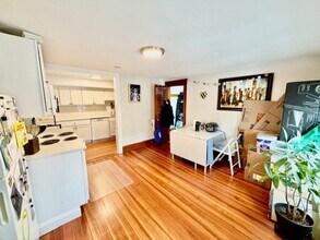 48 Powder House Blvd in Somerville, MA - Building Photo - Building Photo