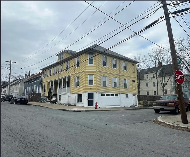 23-25 Austin St, Unit 1E in New Bedford, MA - Building Photo - Building Photo