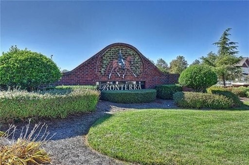 property at 2519 Bonterra Blvd