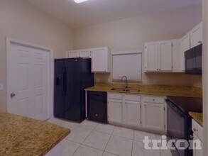 831 Monroe Harbor Pl in Sanford, FL - Foto de edificio - Building Photo