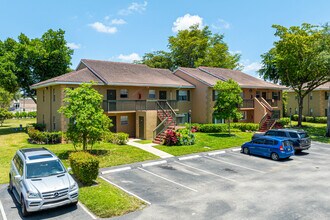 Bella Grand Condos in Pembroke Pines, FL - Foto de edificio - Building Photo