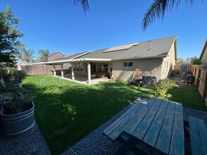 2299 W Heather Ln in Hanford, CA - Building Photo - Building Photo