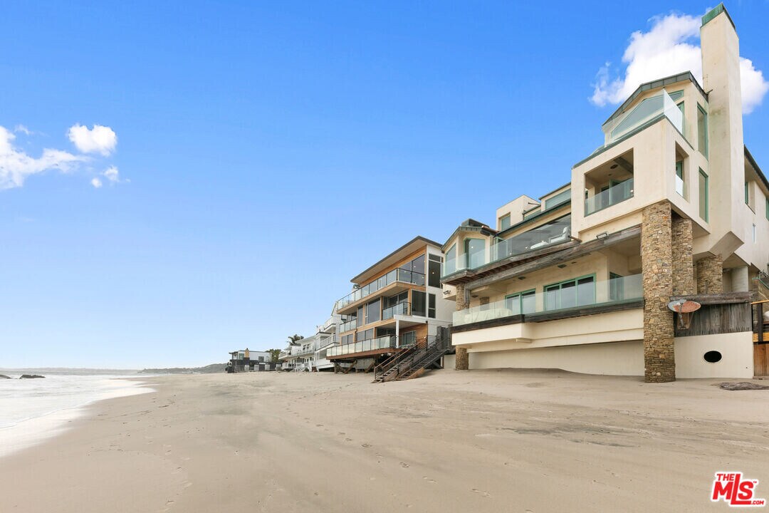 24920 Malibu Rd in Malibu, CA - Building Photo