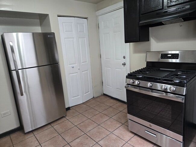 6329 S Loomis Blvd, Unit 2