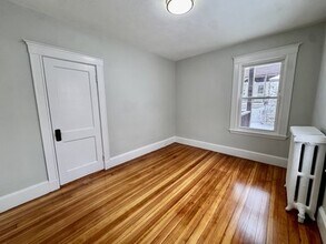 133 Redlands Rd, Unit 1 in Boston, MA - Building Photo - Building Photo