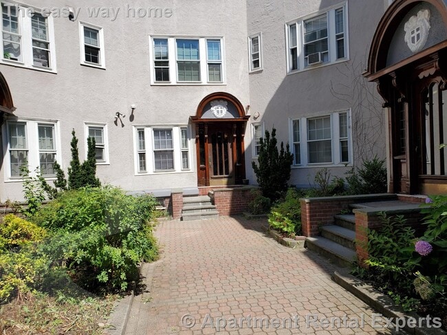 156 Magazine St, Unit #25 in Cambridge, MA - Foto de edificio - Building Photo
