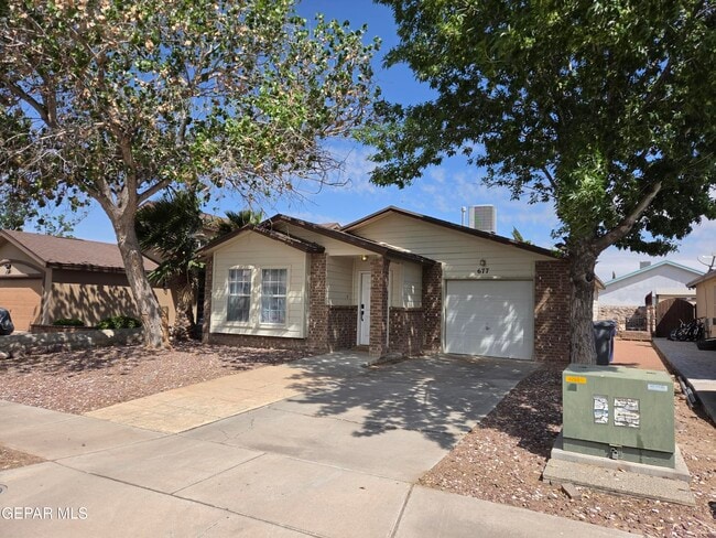 677 Linda Johnson Ave in El Paso, TX - Building Photo - Building Photo