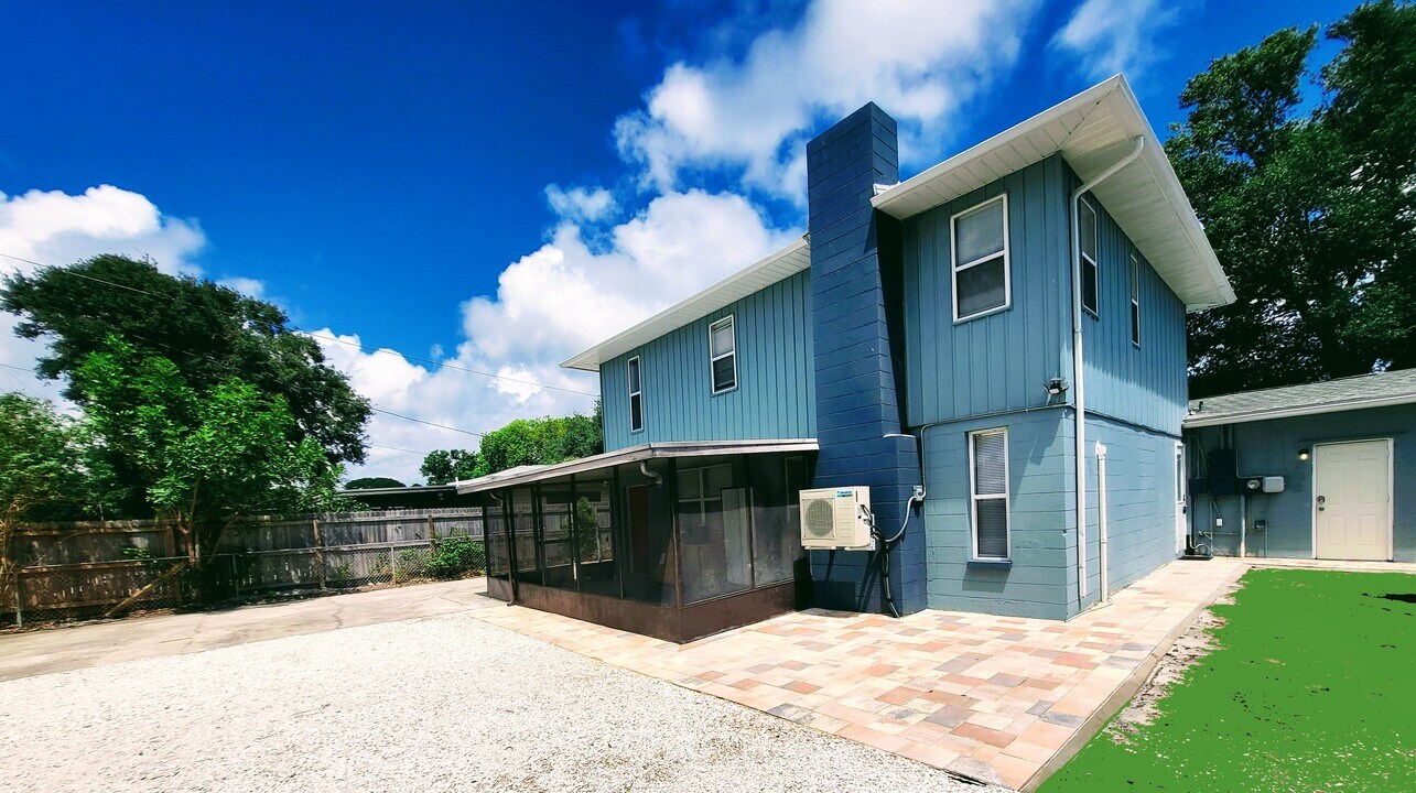 5624 Lime Way in Seminole, FL - Building Photo