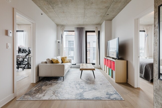 property at 2180 Rue Sainte-Catherine E