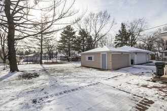 2205 Campbell St in Rolling Meadows, IL - Building Photo - Building Photo