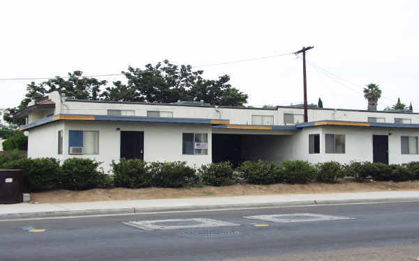 275-299 S Mollison Ave in El Cajon, CA - Building Photo - Building Photo