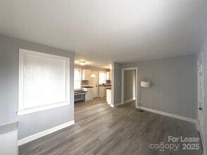 1142 Mona Dr in Charlotte, NC - Building Photo - Building Photo