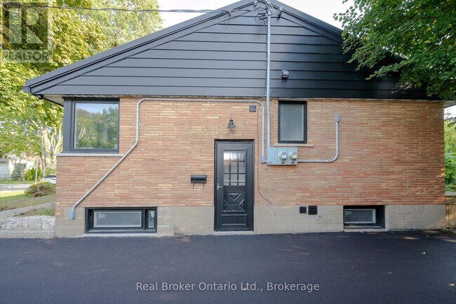 39 Westminster Ave in Hamilton, ON - Building Photo - Building Photo