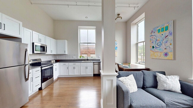 Reid & Hughes in Norwich, CT - Foto de edificio - Building Photo