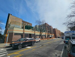 Trinity Apartments in Bronx, NY - Foto de edificio - Building Photo