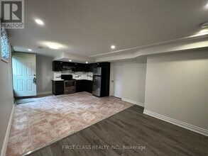 365 Meegan Ct in Newmarket, ON - Building Photo - Building Photo