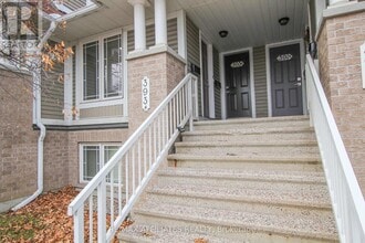 393 Chapman Mills Dr in Ottawa, ON - Building Photo - Building Photo