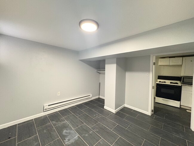 579 Liberty Ave, Unit Basement in Jersey City, NJ - Building Photo - Building Photo