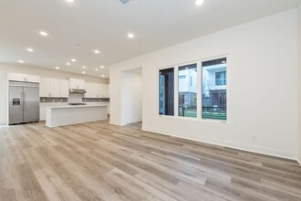 16250 Stella Cir in Tustin, CA - Building Photo - Building Photo