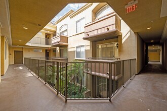 2225 Beverly Glen Blvd. in Los Angeles, CA - Building Photo - Building Photo