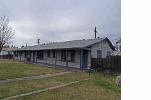 1061 Mulberry in Atwater, CA - Foto de edificio