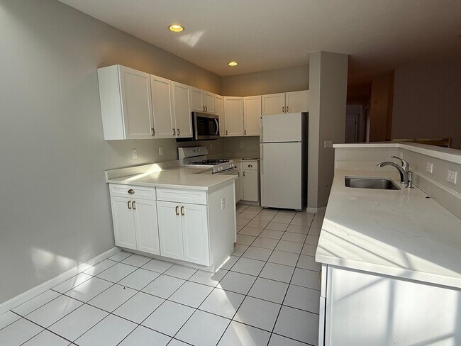 37 Village Dr in Quincy, MA - Building Photo - Building Photo