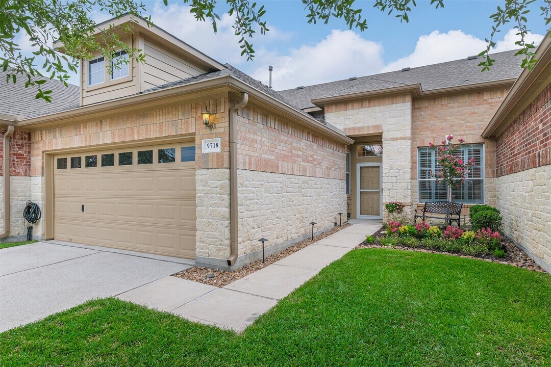9718 Catalina Leaf Ln in Spring, TX - Building Photo