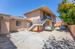 14319 Tiara St, Unit 2 in Van Nuys, CA - Building Photo