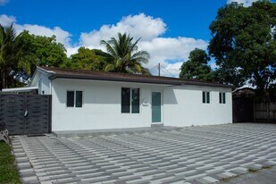 1211 W 34th St in Hialeah, FL - Building Photo