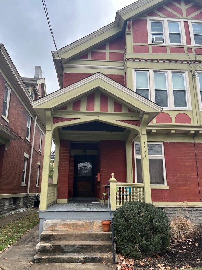 3521 Clifton Ave in Cincinnati, OH - Building Photo - Building Photo