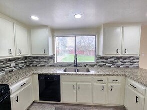 3604 Lordsburg Ct in Bakersfield, CA - Building Photo - Building Photo