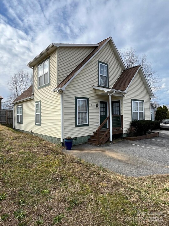 8 Bay St in Asheville, NC - Building Photo