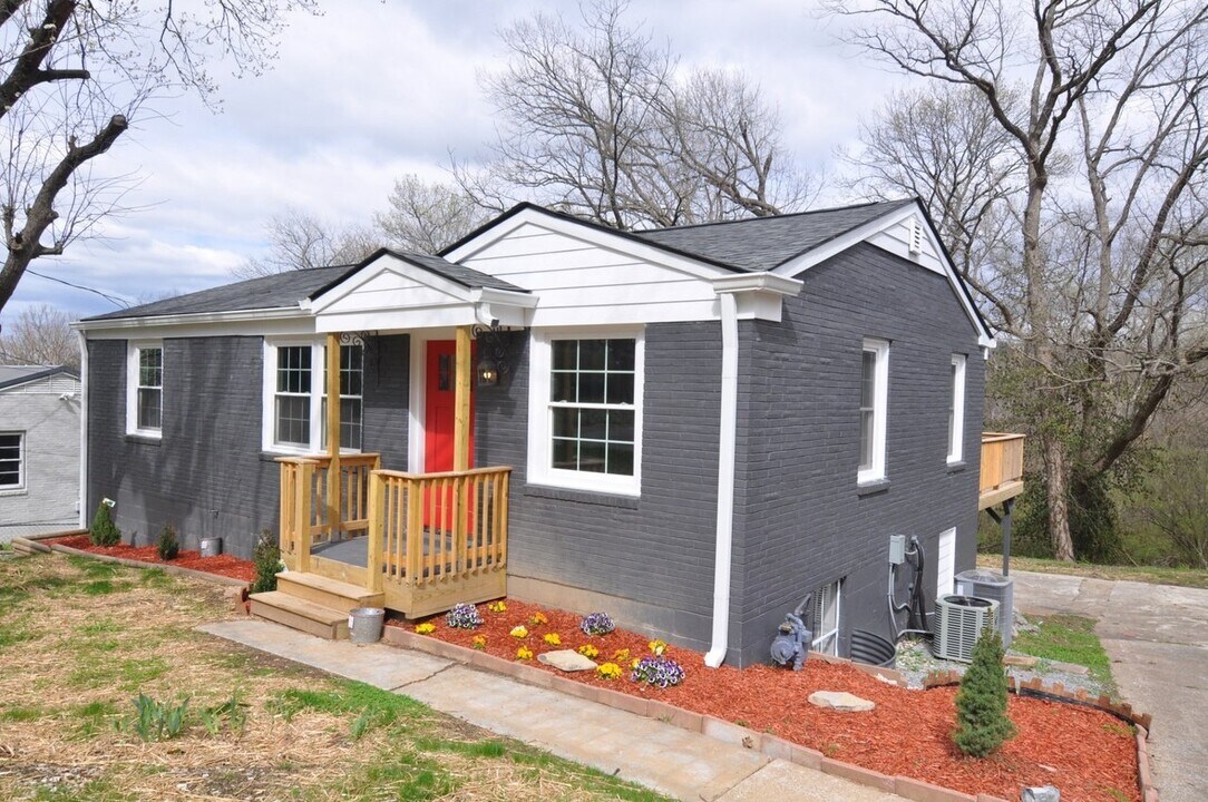820 Patricia Dr in Nashville, TN - Foto de edificio
