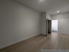 55 Brighton Ave, Unit 418 in Boston, MA - Foto de edificio - Building Photo