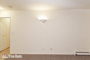 541 W Roscoe St, Unit M06B in Chicago, IL - Building Photo - Building Photo