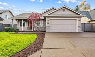 156 Stonehaven St in Eugene, OR - Building Photo - Building Photo