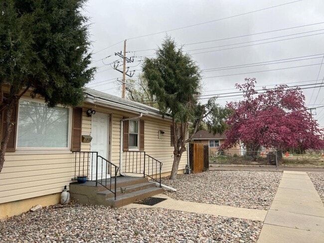 property at 1512 E Kiowa St