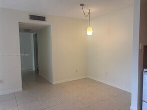 771 NE 199th St in Miami, FL - Building Photo - Building Photo