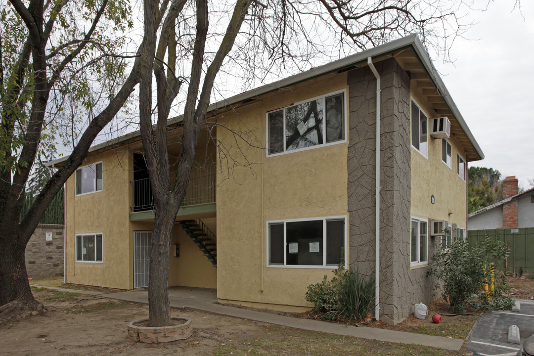 4536 Ashcroft Ave in Sacramento, CA - Building Photo