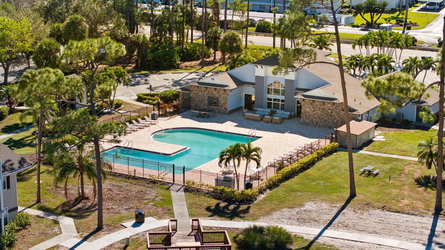 Brantley Pines Apartments in Ft. Myers, FL - Foto de edificio - Building Photo