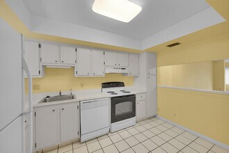 3154 Via Poinciana in Greenacres, FL - Building Photo - Building Photo