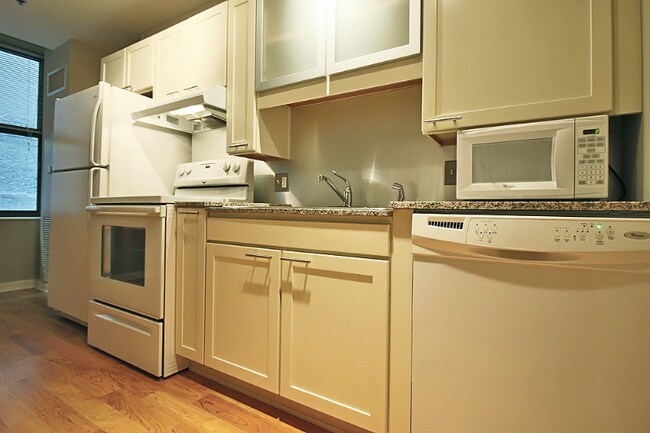 13 W Randolph St in Chicago, IL - Building Photo - Building Photo