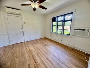 3712 Anderson Rd in Coral Gables, FL - Foto de edificio - Building Photo