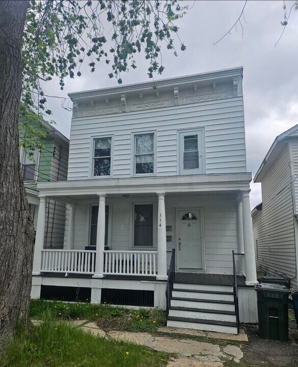 114 Simmons Ave, Unit 2 in Cohoes, NY - Foto de edificio
