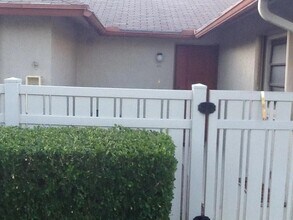 1821 NE 40th Ct, Unit 305 in Pompano Beach, FL - Building Photo - Building Photo