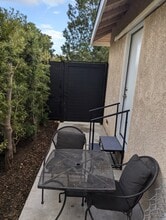 19055 Friar St in Tarzana, CA - Building Photo - Building Photo