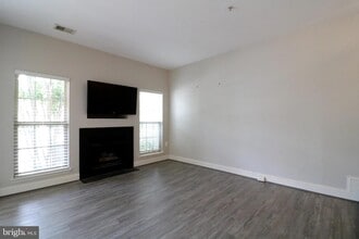 46349 Pryor Square in Sterling, VA - Building Photo - Building Photo