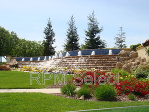 814 Oakmont Ct in Brentwood, CA - Foto de edificio - Building Photo