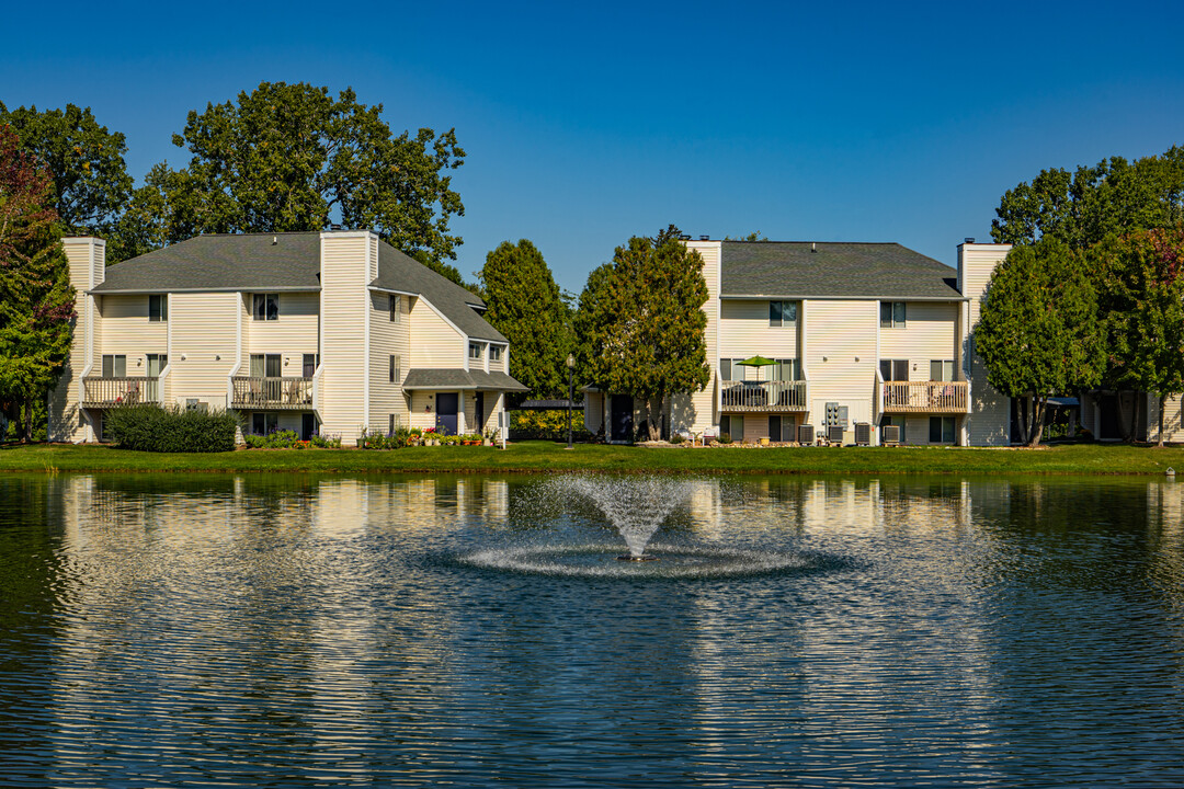 Alpine Lake Apartments in Jackson, MI - Building Photo